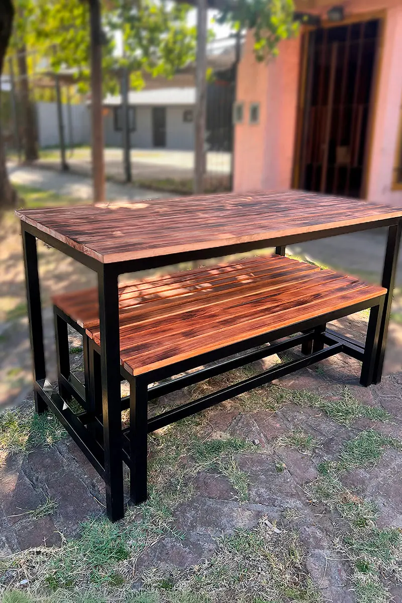 Juego artesanal de hierro y madera