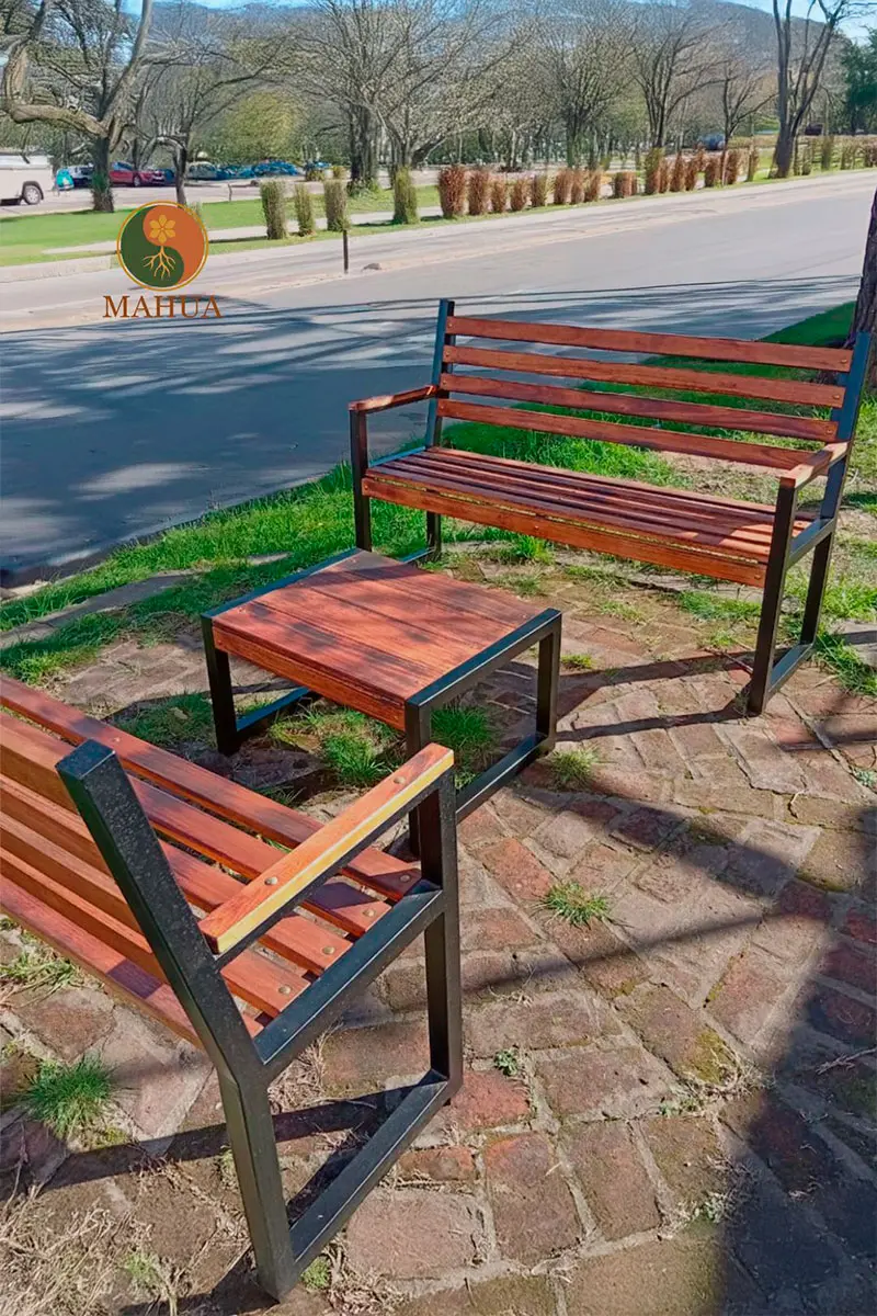 Juego industrial con banco y mesa ratona de madera natural y hierro negro MAHUA