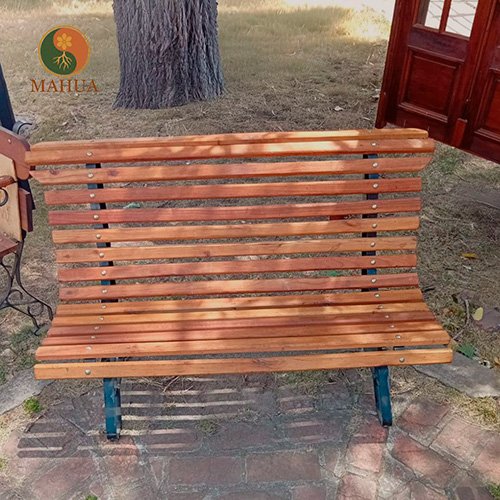 Banco de plaza Raíz