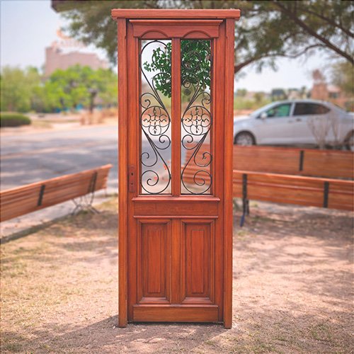 Puerta artesanal con hierro